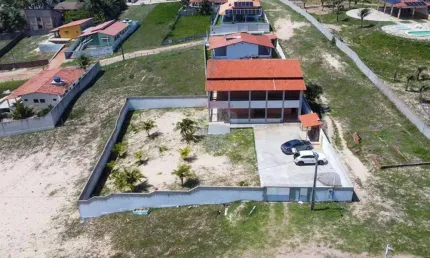 Casa Duplex com 3 Quartos (2 suítes), na Praia de Barreta – 900m² de Terreno e Vista Deslumbrante para as Piscinas Naturais!