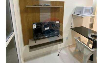 ALUGO - Edícula tipo studio térrea com 01 quarto, sala, bwc e cozinha, área serviço.