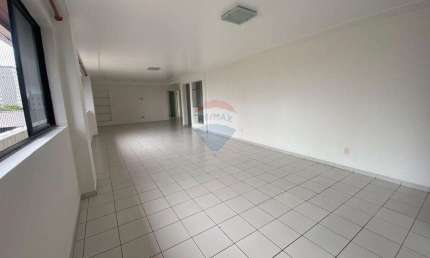 Apartamento a Venda no Condomínio Monte Sinai, com 245m2 e 5 suítes, em Petrópolis