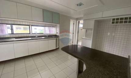 Apartamento a Venda no Condomínio Monte Sinai, com 245m2 e 5 suítes, em Petrópolis