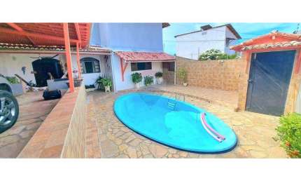 Luxuosa Casa 7 quartos em Ponta Negra sendo três kit net