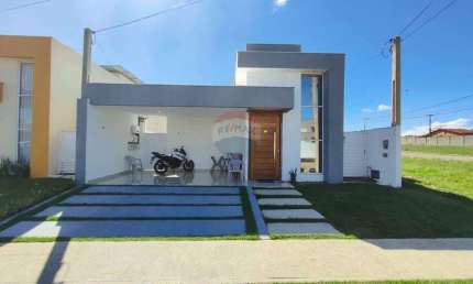 Casa à Venda no Condomínio Ecoville II | 3 Quartos, Piscina, Energia Solar e Jardim