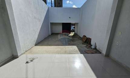 CASA EM NEÓPOLIS BEM LOCALIZADA COM ESPAÇO COMERCIAL