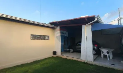 Vendo casa em Emaús – Parnamirim/RN! Muito conservada, com 2 quartos, sendo 1 suíte.