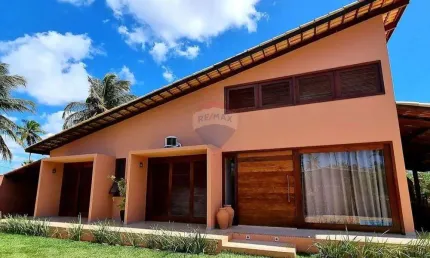 Casa alto padrão com 3 suítes a poucos metros da Praia de Santo Cristo
