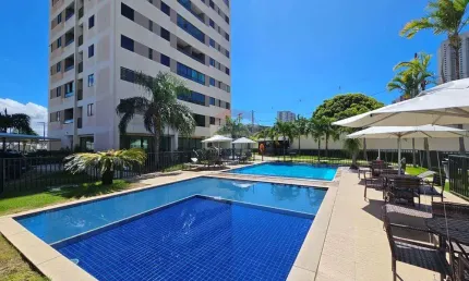 Apart. mobiliado no Cond. Áurea Guedes em Ponta Negra, andar alto, ventilado, lazer completo