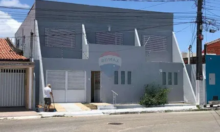 Oportunidade Única: Espaço Comercial com Área Gourmet e Piscina em Candelária - 240m² por R$ 4.000/mês
