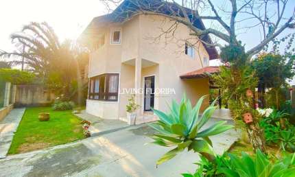 Casa com 3 quartos à venda na Rua Peroba do Campo, 57, Campeche, Florianópolis por R$ 2.200.000