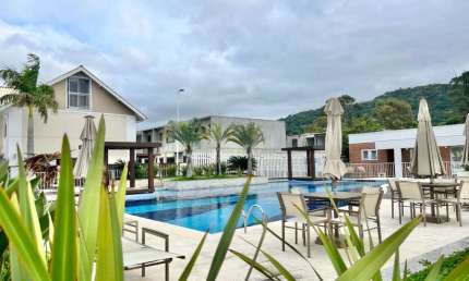 Casa em condomínio fechado com 2 quartos à venda na Rua Sagrado Coração de Jesus, 811, Morro das Pedras, Florianópolis por R$ 890.000