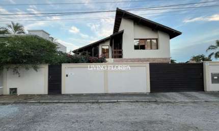 Casa com 3 quartos à venda na dos Açorianos, 40, Campeche, Florianópolis por R$ 1.900.000