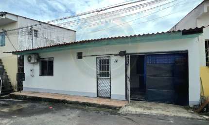 Casa com 2 quartos para alugar na Rua Aymoré, 31, Flores, Manaus