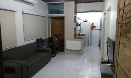 Vendo casa 2 dormitórios  / 300 metros da orla praia grande .