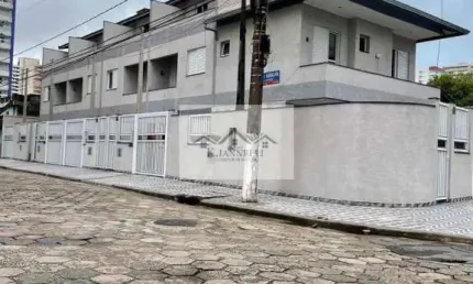 Vendo Ótima Casa Triplex de Condomínio Próximo a Praia