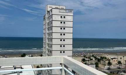 Vendo Cobertura com Piscina e 3 Dormitórios no Canto do Forte - Vista Livre