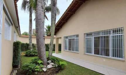 VENDE CASA DE ESQUINA BALNEÁRIO FLÓRIDA COM EDÍCULA