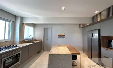 Cobertura Reformada na Vila Tupi: Elegância e Conforto - Piscina Privativa