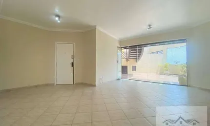Cobertura a 100m da praia na vila tupi – conforto e sofisticação em 205m²