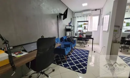 Sala Comercial Reformada na Av. Pres. Kennedy - Ótima para Escritório