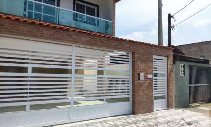 Casa 02 Dormitórios Térrea com Quintal 01 Suite Tude Bastos - R$ 370.000