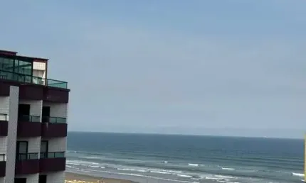 Apartamento á venda 2 dormitórios sendo 1 suíte , 100 mts da orla da praia