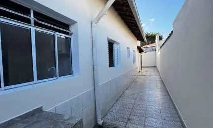 Casa na Guilhermina 2 Dormitórios 2 Vagas  206 mts de Terreno 6 x 34 mts