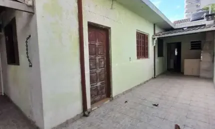 Casa à venda com 1 quarto amplo e 2 vagas de garagem na ocian