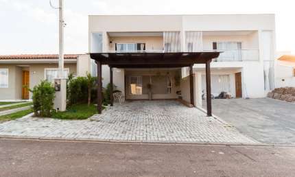 Sobrado em condomínio para venda com 123m com 3 quartos sendo 1 suíte