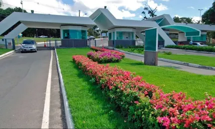 Terreno à venda no Estrada do Coco, Lauro de Freitas  por R$ 2.000.000