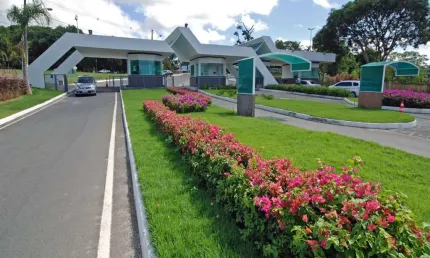 Terreno à venda na avenida santos dumont, estrada do coco, lauro de freitas por r$ 1.300.000