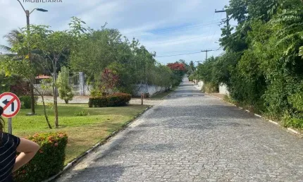 Terreno à venda no Estrada do Coco, Lauro de Freitas  por R$ 850.000