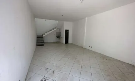 Barracão / Galpão / Depósito para alugar no Pitangueiras, Lauro de Freitas  por R$ 2.700