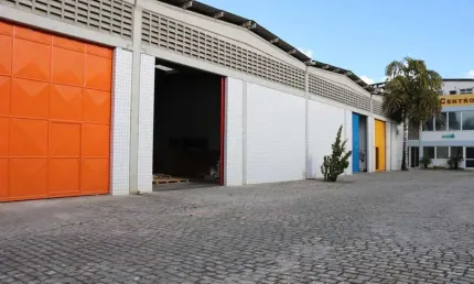 Barracão / Galpão / Depósito com 4 salas para alugar no Pitangueiras, Lauro de Freitas  por R$ 8.540