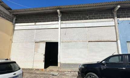 Barracão / Galpão / Depósito com 1 sala para alugar no Recreio Ipitanga, Lauro de Freitas , 400 m2 por R$ 8.000