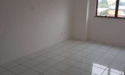 Sala comercial com 1 sala para alugar no Centro, Lauro de Freitas  por R$ 2.250