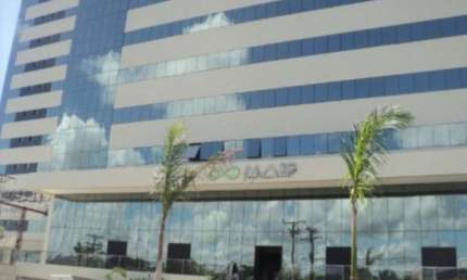 Sala comercial com 7 salas para alugar no Buraquinho, Lauro de Freitas  por R$ 12.000