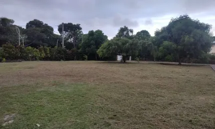 Terreno à venda na Praia de Busca Vida, Camaçari  por R$ 760.000