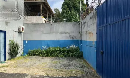 Barracão / Galpão / Depósito com 3 salas à venda em Caji, Lauro de Freitas  por R$ 850.000