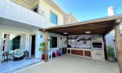 Casa com 4 quartos à venda no Buraquinho, Lauro de Freitas  por R$ 800.000