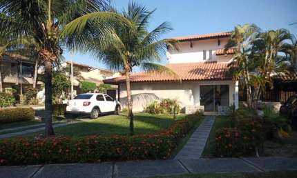 Casa em condomínio fechado com 5 quartos à venda no Parque Jockey Clube, Lauro de Freitas  por R$ 1.280.000