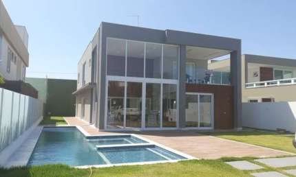 CASA COM 6 SUÍTES, NASCENTE, MOBILIADA E EM CONDOMÍNIO FECHADO!