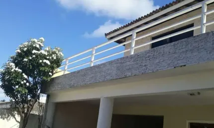 Casa em condomínio fechado com 5 quartos à venda no Estrada do Coco, Lauro de Freitas  por R$ 1.290.000