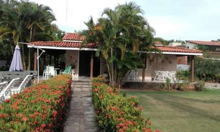 EXCELENTE CASA DE 3/4 COM DUAS SUÍTES NA ESTRADA DO COCO!