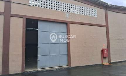 Barracão / Galpão / Depósito para alugar no Buraquinho, Lauro de Freitas  por R$ 5.600
