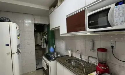 Casa em condomínio fechado com 2 quartos para alugar no Ipitanga, Lauro de Freitas  por R$ 2.500