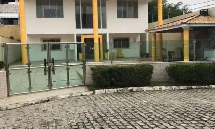Casa em condomínio fechado com 4 quartos à venda na rua priscila b dutra, buraquinho, lauro de freitas, 370 m2 por r$ 1.600.000