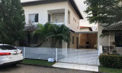 Casa em condomínio fechado com 4 quartos para alugar na rua joão marques oliveira, buraquinho, lauro de freitas, 180 m2 por r$ 5.500
