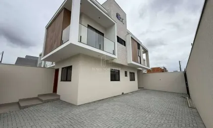 Lindo sobrado de esquina no bairro Santa Regina em Camboriú!