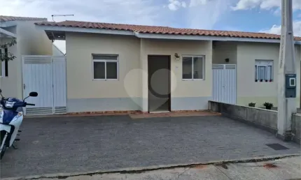 Condomínio com 2 quartos para locação em Jardim Simus - SP