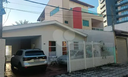 Casa com 3 quartos à venda em Jardim Faculdade - SP