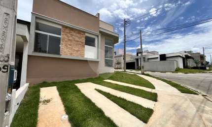 Condomínio com 3 quartos à venda em Cajuru Do Sul - SP